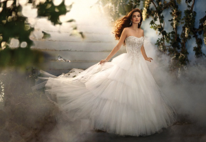 Disney-Wedding-Dresses-Snow-White