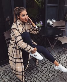 A imagem pode conter: 2 pessoas, pessoas em pé