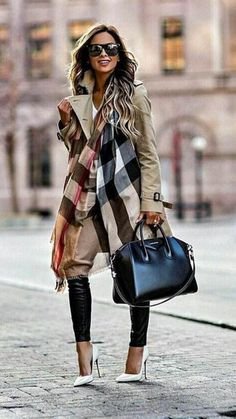 Givenchy Antigona Bag street style outfit / Designer work bag / street style fashion / work tote bag.  #luxury #lifestyle#luxurylifestyle #inspiration #blog